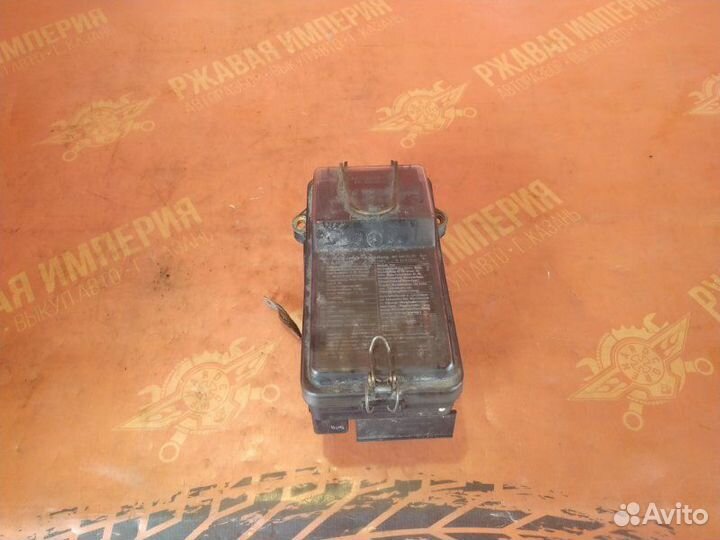 Блок предохранителей внешний Mercedes-Benz 190 E