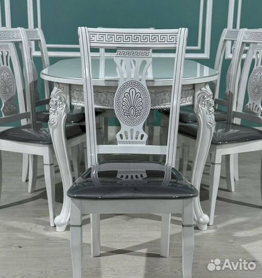 Стол и стулья