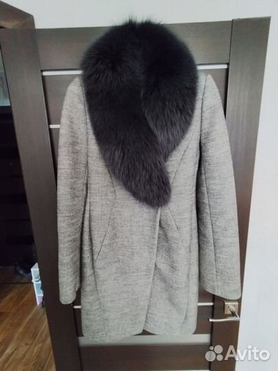 Пальто женское зимнее 42 р с натуральным мехом