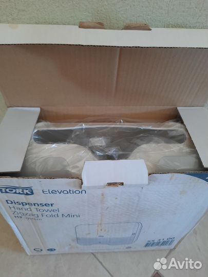 Диспенсер для бумажных полотенец tork