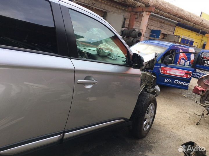Дверь передняя правая Mitsubishi Outlander 3 GF