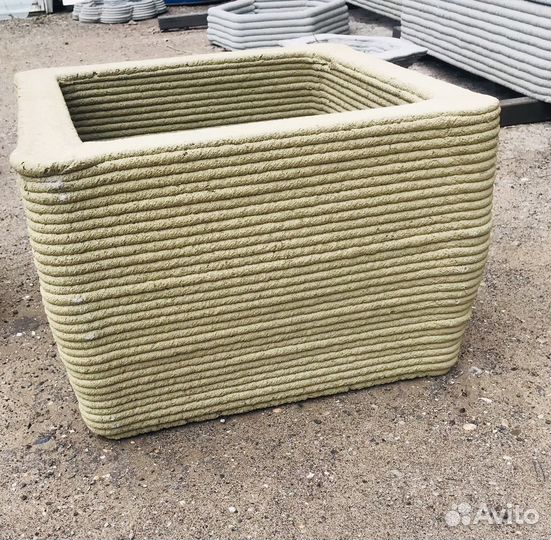 Уличные и садовые вазоны (кашпо)