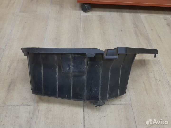 Ящик для инструментов Lexus RX300 03-09 6474148030