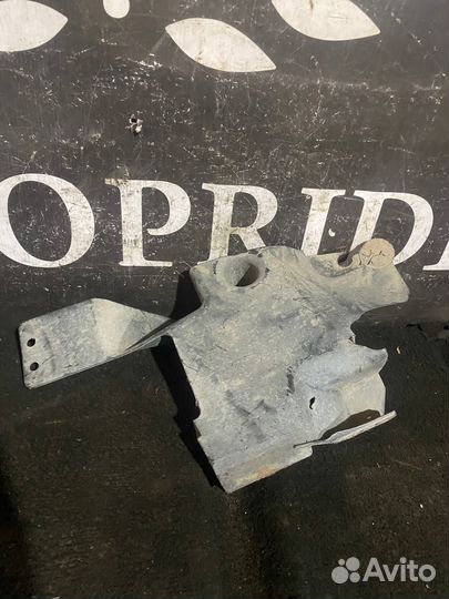 Пыльник двигателя Mazda 3 bk