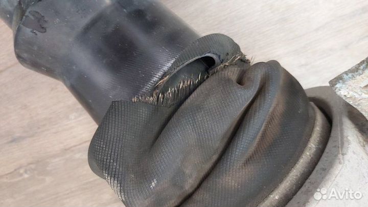 Стойка задняя правая Volkswagen Touareg 1 4.2 2006