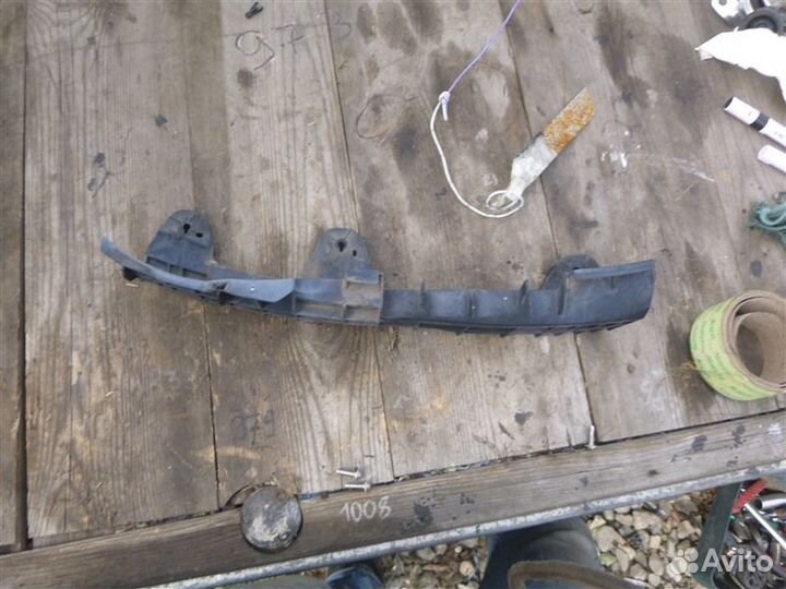 Крепление бампера переднее левое Lexus Gs430