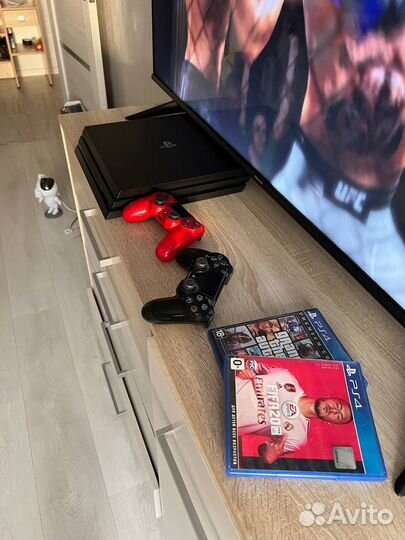 PS4 Pro 1 tb полный комплект