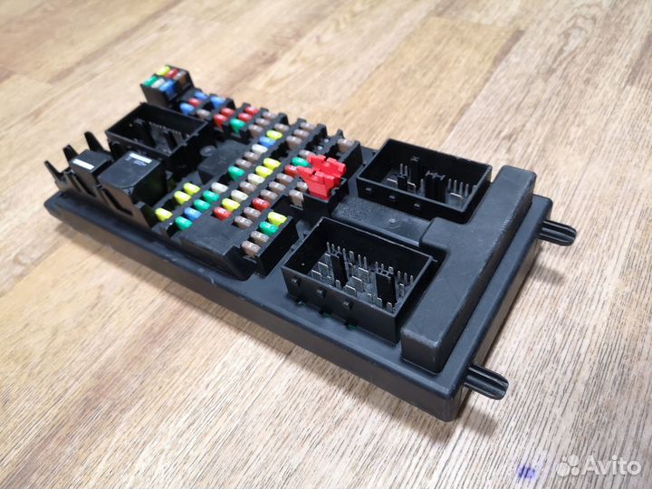 Блок предохранителей салонный Jaguar XJ X351