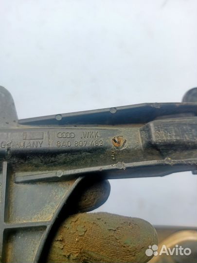 Кронштейн бампера задний левый Audi 80 B4 ABC 1994