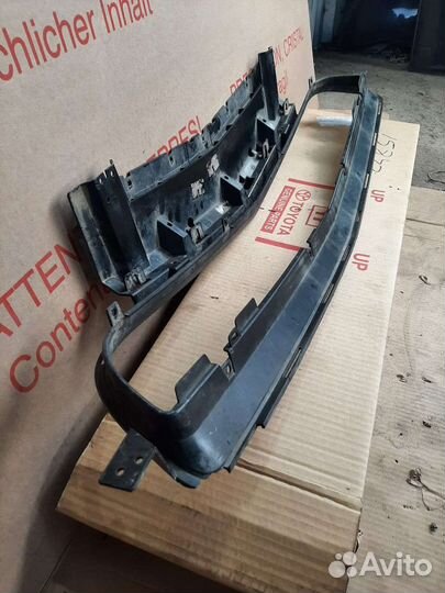 Рамка решетки переднего бампера Dodge challenger