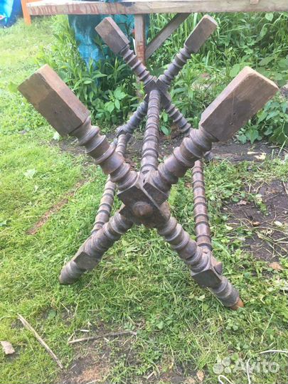 Старинный точеный дубовый стол