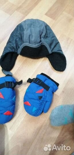 Варежки и шапка