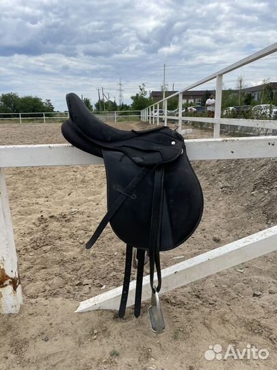 Седло для лошади универсальное