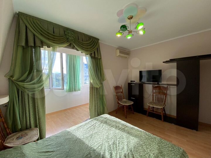 2-к. квартира, 70 м², 6/6 эт.