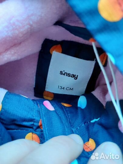 Новые куртки на девочку 128/134