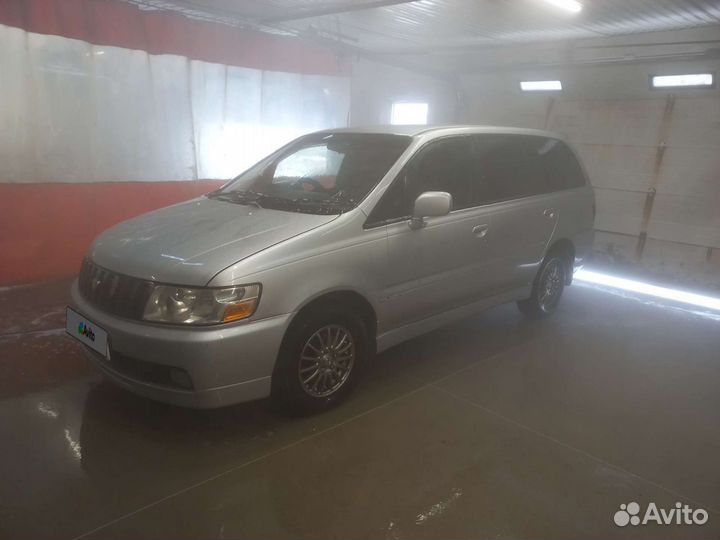 Nissan Bassara, 2000