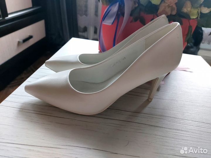 Туфли женские 39 размер белые