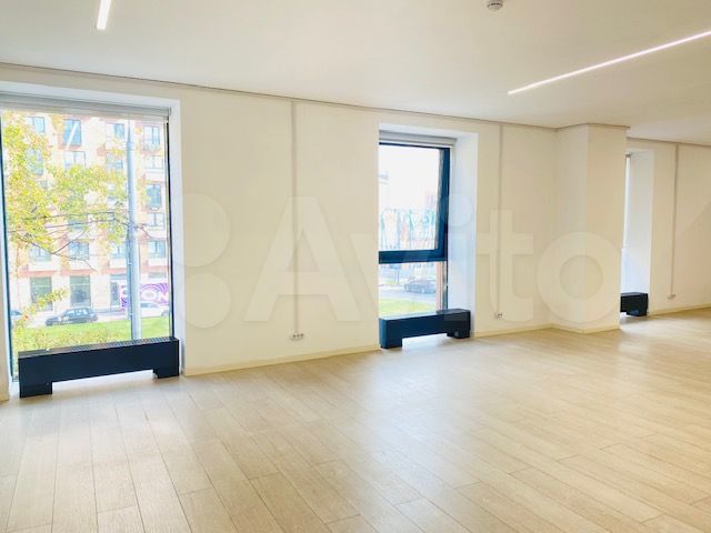 Офис с высокими потолками, 105 м²