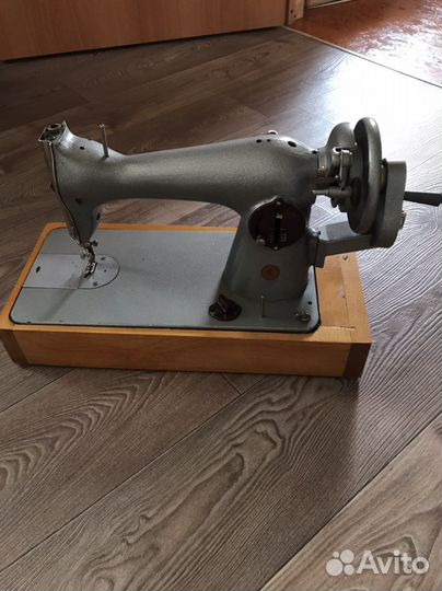 Швейная машина 