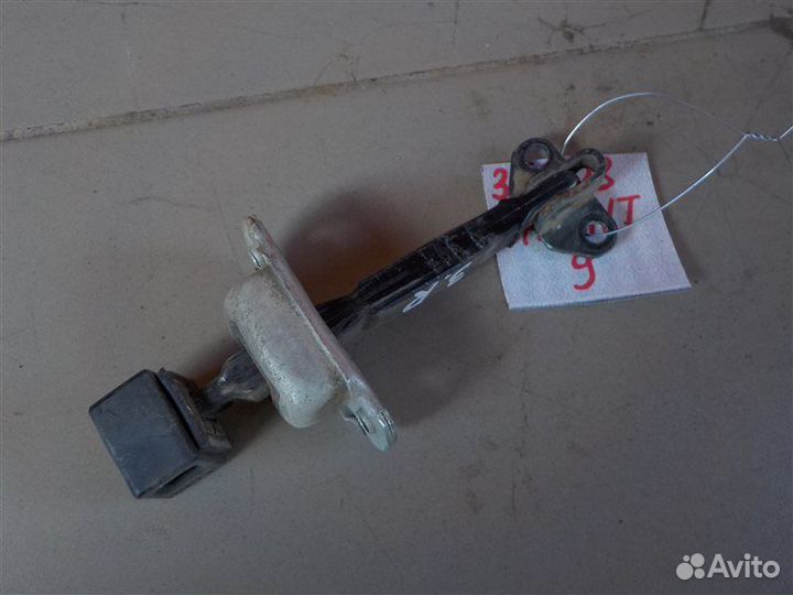 Ограничитель двери задний правый Mitsubishi Galant