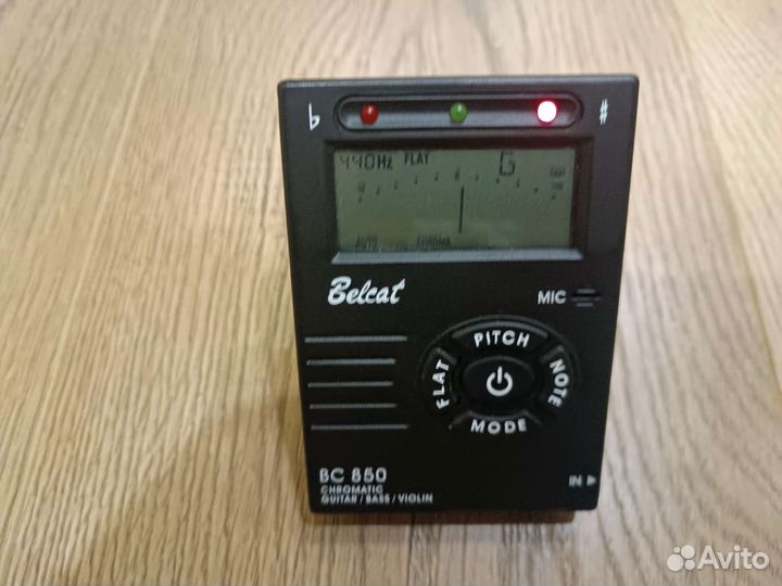 Тюнер для настройки гитар