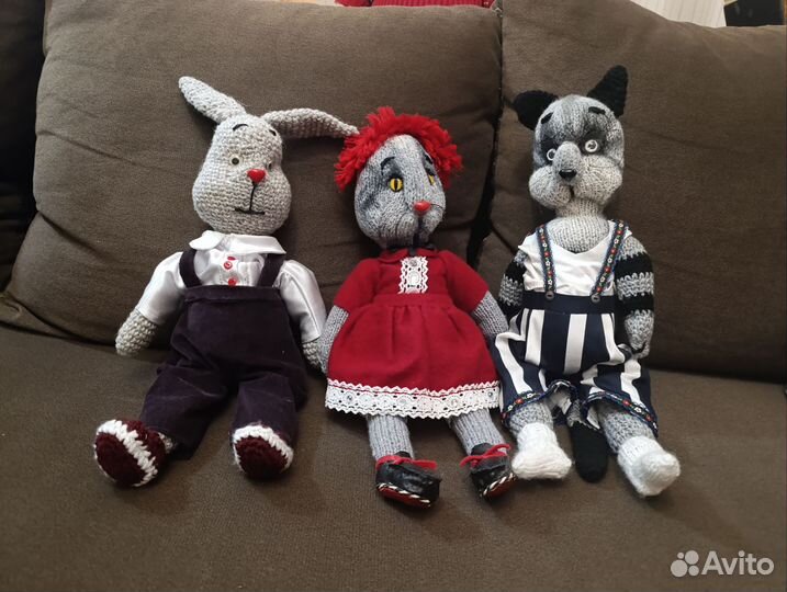 Вязаная игрушка заяц