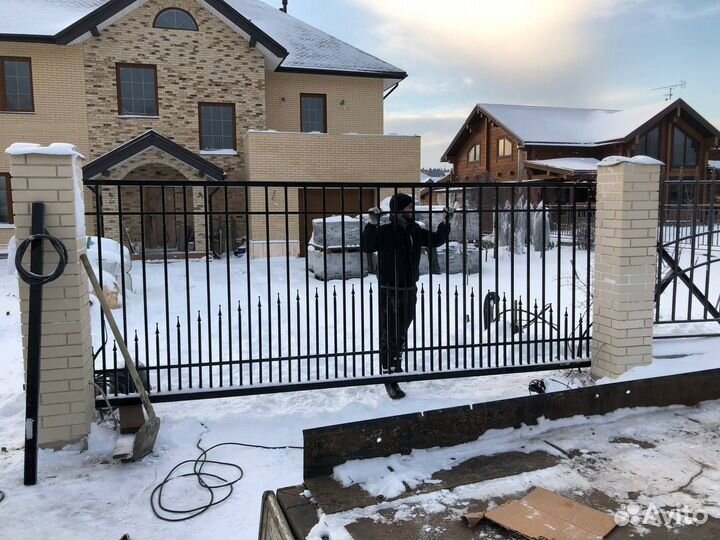 Ворота кованые, распашные, новые