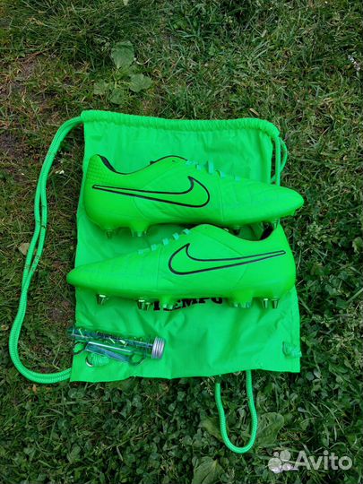 Футбольные бутсы nike