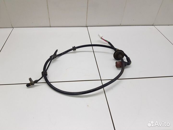 Электропроводка правого датчика скорости и ABS