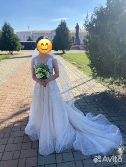 Свадебное платье со шлейфом