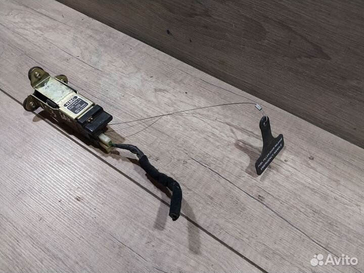 Замок лючка бензобака Hyundai Sonata 4 EF тагаз