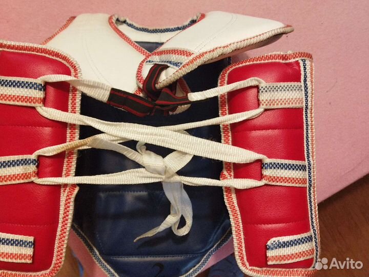 Жилет для единоборств и решетка защитная для шлема