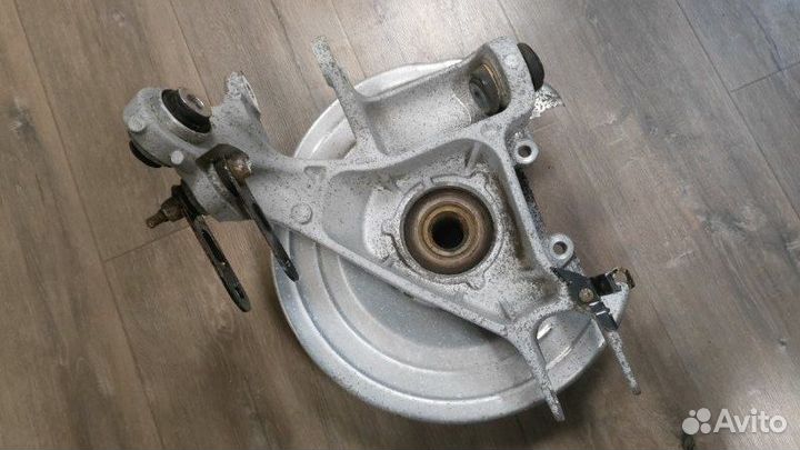 Кулак поворотный задний левый Land Rover Range