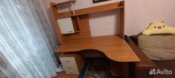 Уголок школьника, письменный стол