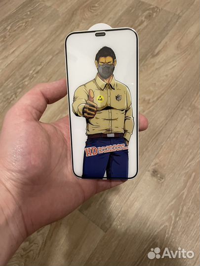 Защитное стекло на iPhone 12