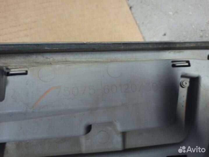 Молдинг дверной задний правый Toyota Land Cruiser