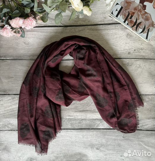 Шарф винного цвета с черепами