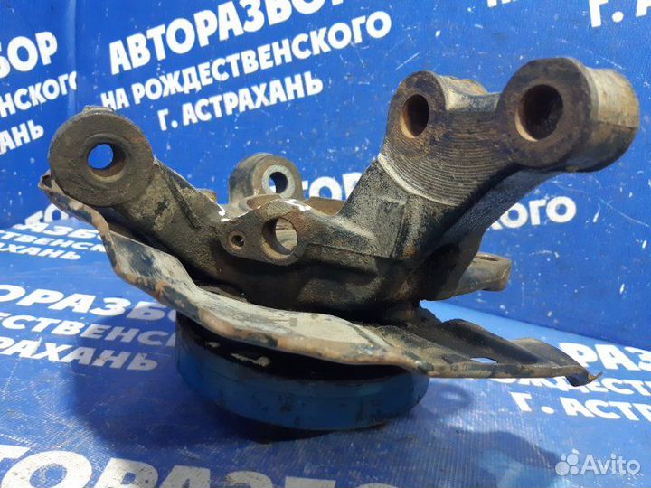 Передний правый поворотный кулак Toyota Matrix