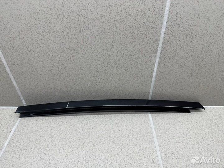 Направляющая стекла двери задняя правая Mercedes