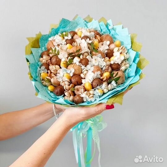 Съедобный букет из орехов и сухофруктов