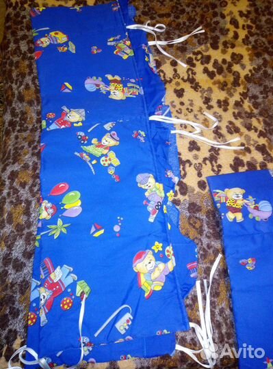 Бортики в кроватку, простынь,подушка с наволочкой