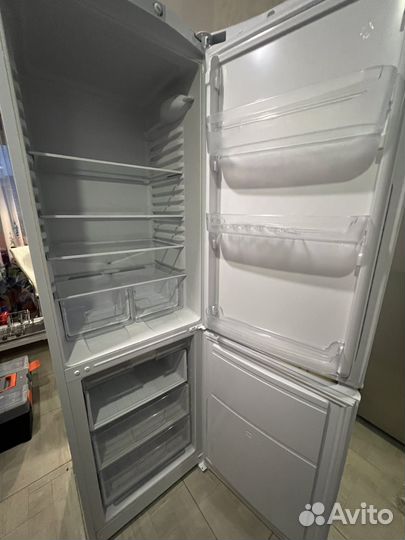 Холодильник indesit б/у работает
