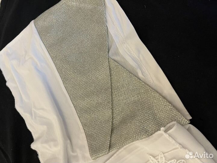 Белый платок с вшитыми бусами