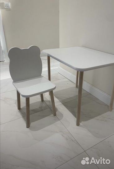 Стол и стул детский новый