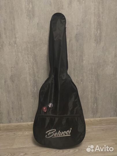 Акустическую гитару Belucci