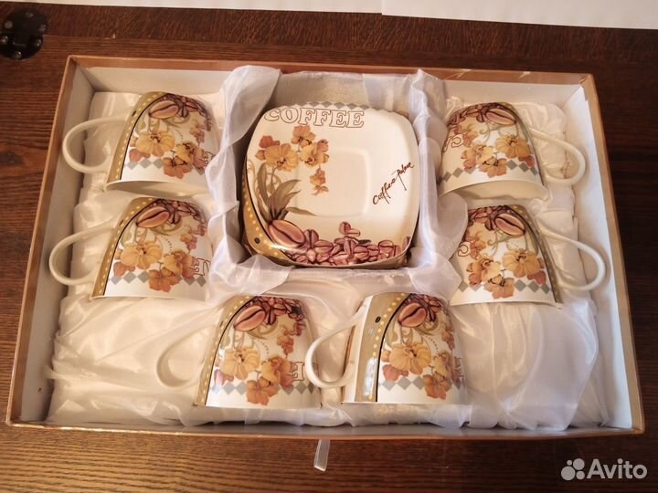 Чайные чашки с блюдцами, фарфор