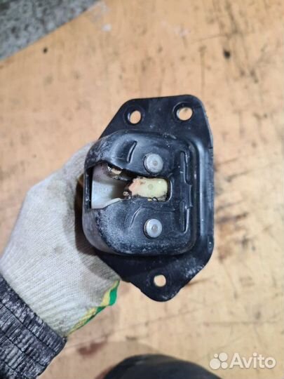 Замок багажника Nissan Juke F15 1.6 DDT 2011