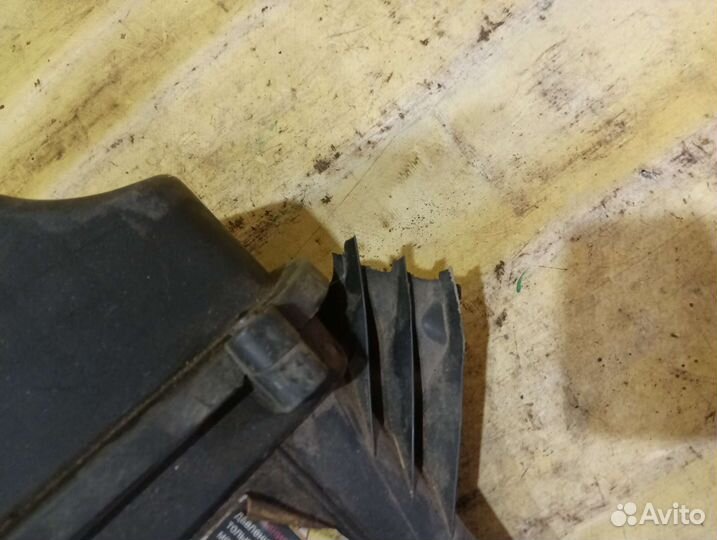 Корпус воздушного фильтра Cadillac SRX 2003-2009