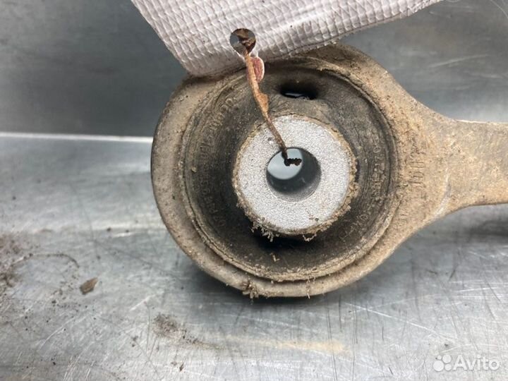 Рычаг передний верхний правый задний Volkswagen