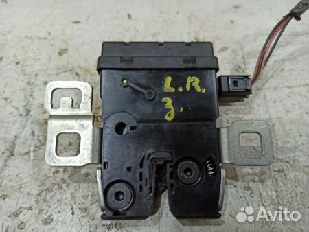 Замок двери багажника